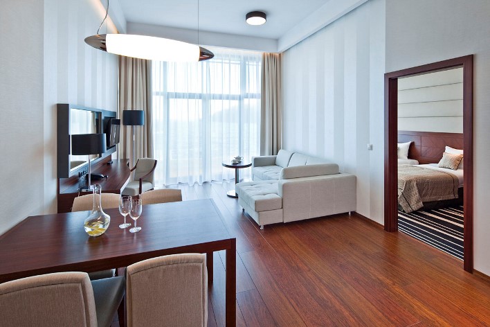Hotel Mikolajki - Finde ein Zimmer für eine Übernachtung in Mokolajki
