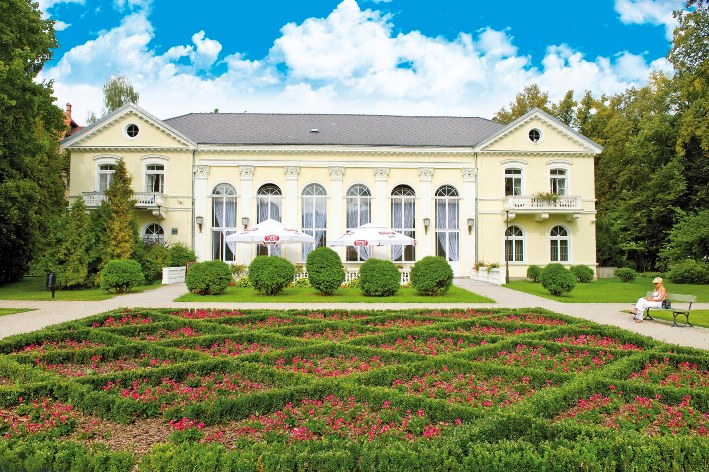 Kurhaus Edward - Im Zentrum des Kurorts direkt am Kurpark gelegen