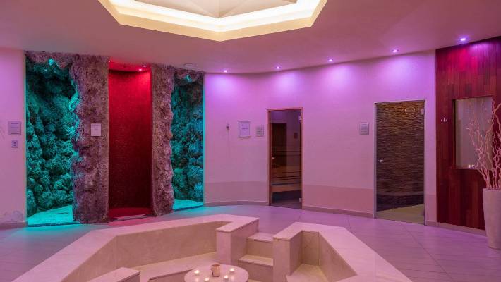 Sandra Spa Karpacz - Hotel am schönen Kurgarten von Krummhübel im Riesengebirge