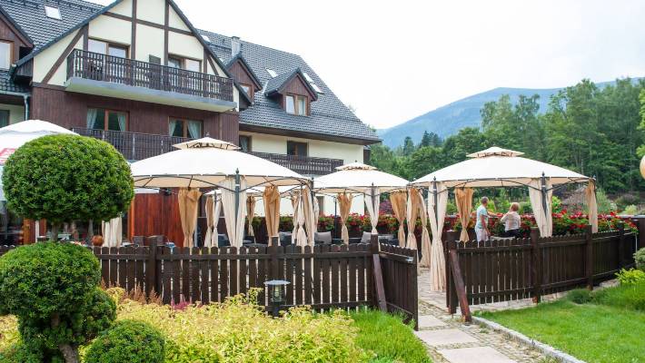 Sandra Spa Karpacz - Hotel am schönen Kurgarten von Krummhübel im Riesengebirge