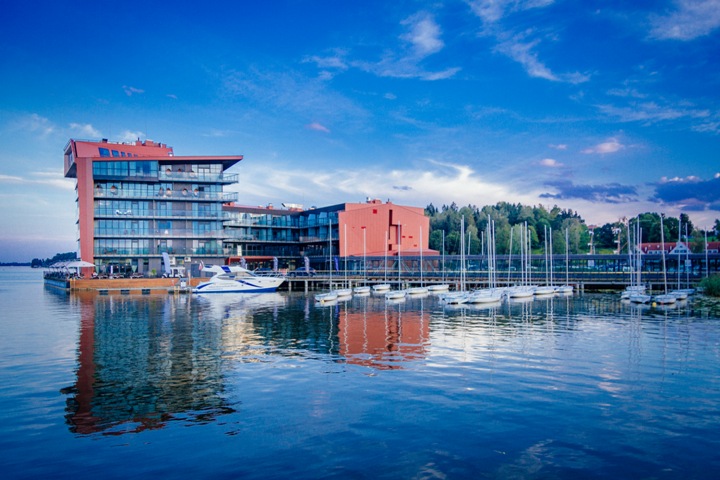 Hotel Mikolajki - Finde ein Zimmer für eine Übernachtung in Mokolajki