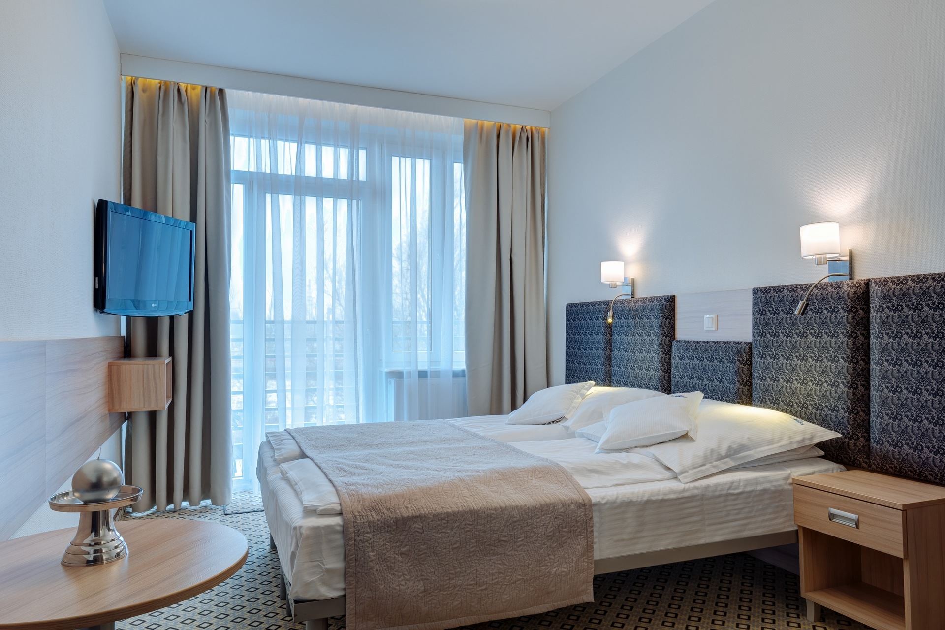 Perelka - Das Kurhaus liegt in einem Park in Kolberg